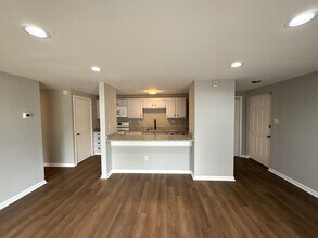 9329 Old Concord Rd in Charlotte, NC - Foto de edificio - Building Photo