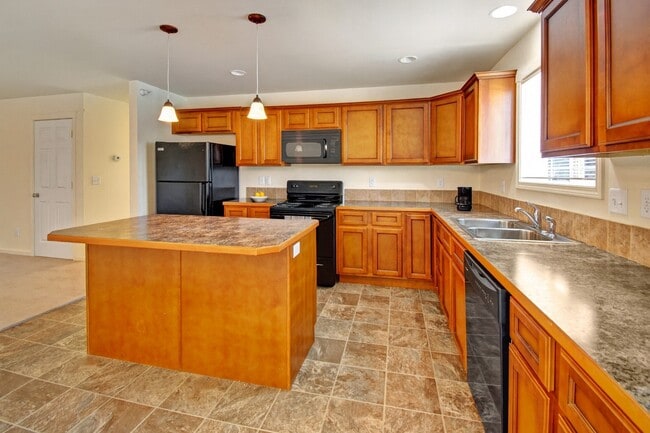 Phoenix Ridge in Williston, ND - Foto de edificio - Building Photo