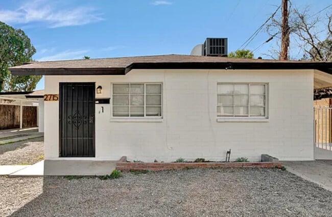 2715 E Oak St, Unit 1 in Phoenix, AZ - Foto de edificio - Building Photo