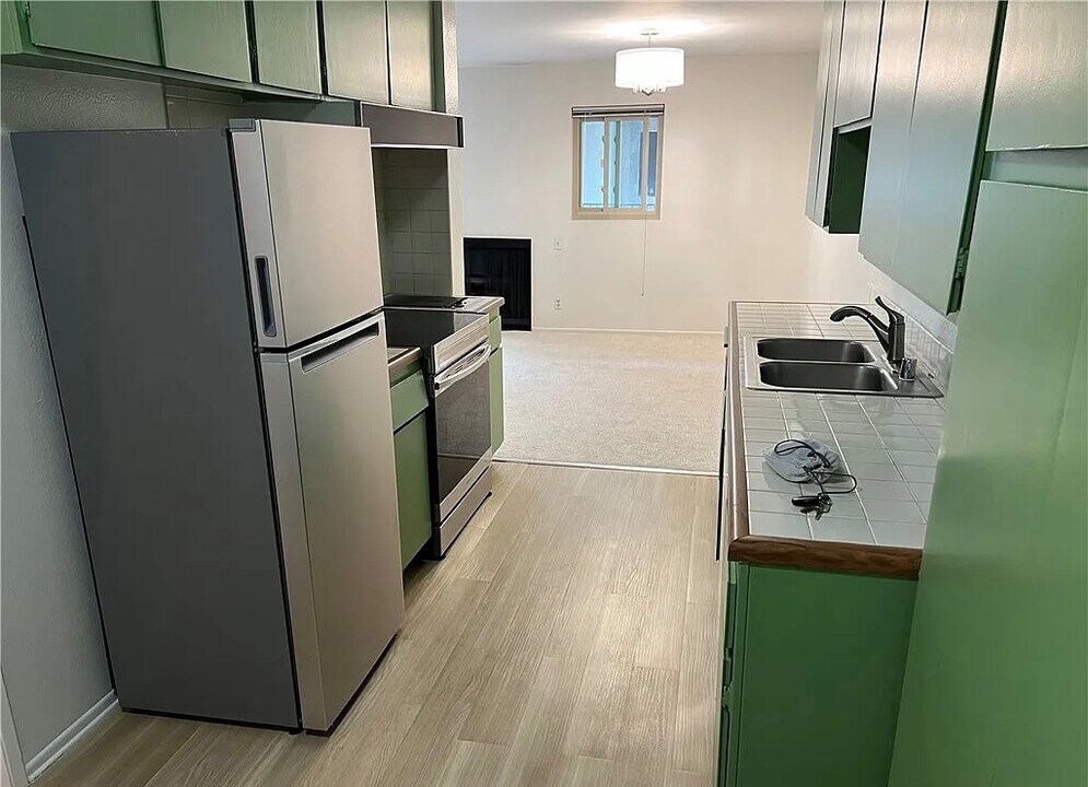55 Knolls Crescent in Bronx, NY - Building Photo