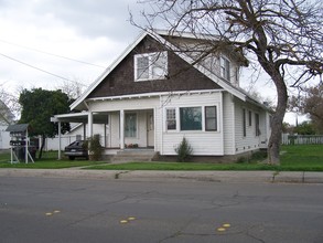 1327 Monterey Ave in Modesto, CA - Building Photo - Building Photo