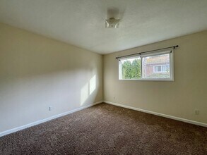 882 NW Florence Ave in Gresham, OR - Building Photo - Building Photo