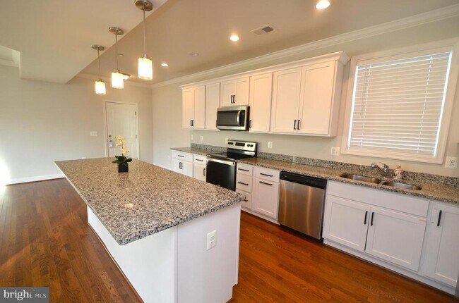 3541 Oak Dr in Edgewater, MD - Building Photo - Building Photo