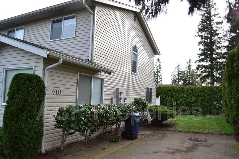 710 Drayton St in Lynden, WA - Building Photo