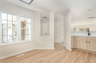 135 President Ct in Carol Stream, IL - Building Photo - Building Photo