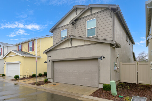 Canyon at Mitchell Village in Citrus Heights, CA - Building Photo - Building Photo