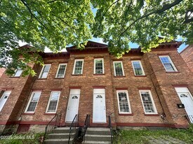 34 Vliet St in Cohoes, NY - Building Photo