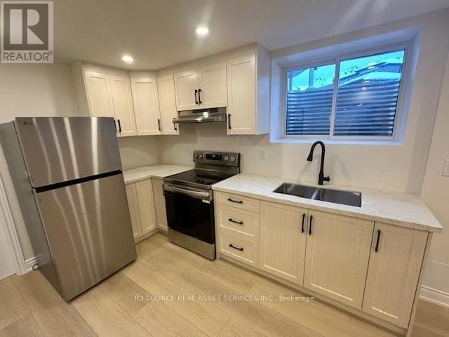 198 Camellia Cres in Oakville, ON - Building Photo - Building Photo