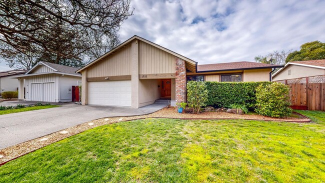 1723 Calavaras Dr in Santa Rosa, CA - Building Photo - Building Photo