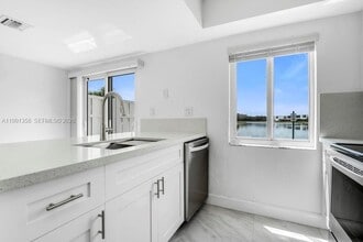 164 Riviera Cir in Weston, FL - Building Photo - Building Photo
