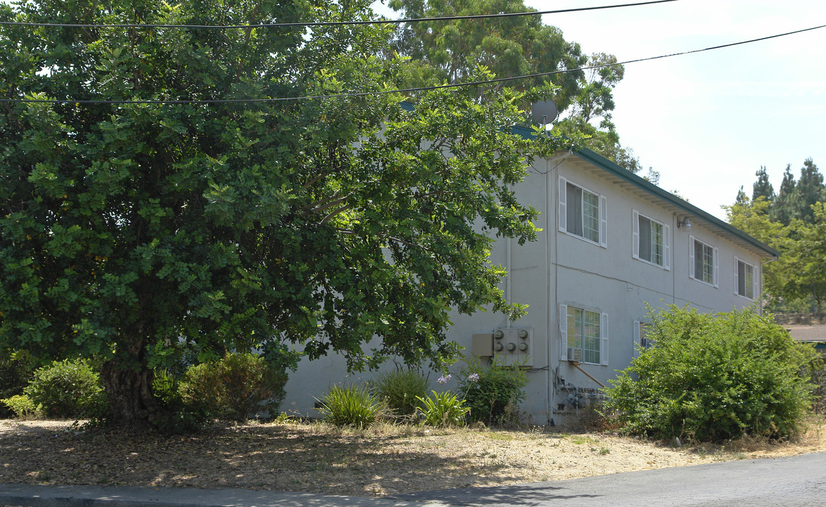 250 Arana Dr in Martinez, CA - Foto de edificio