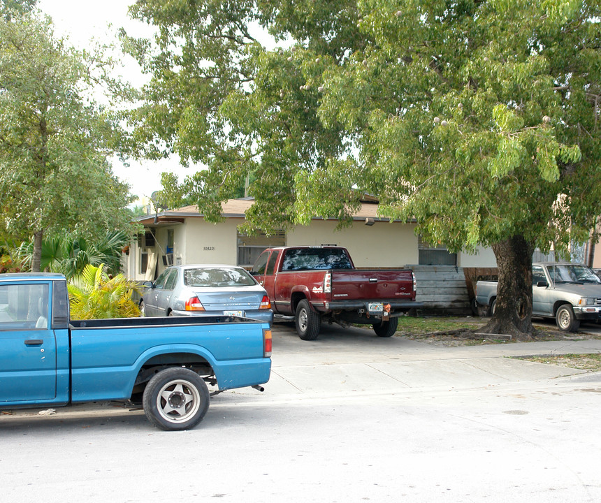 10820 SW 7th St in Miami, FL - Building Photo