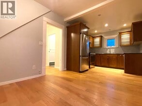 978 E 37th Ave in Vancouver, BC - Building Photo - Building Photo