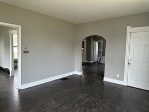 909 E Garden St in Freeport, IL - Building Photo - Building Photo