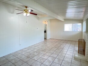 2708 Occidental St in Bakersfield, CA - Building Photo - Building Photo