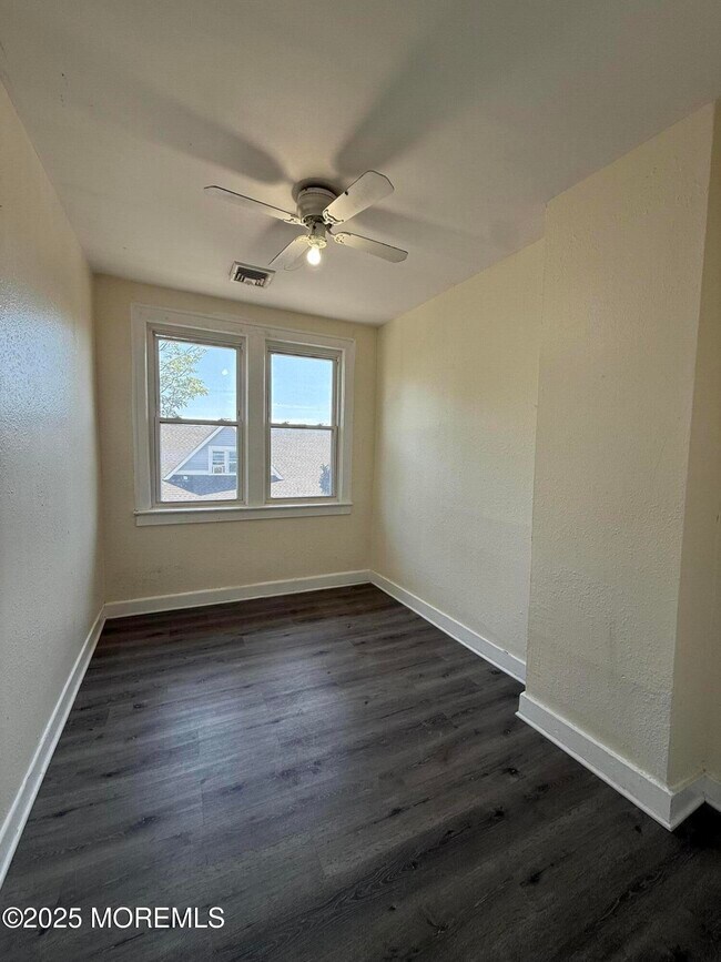 35 2nd Ave in Long Branch, NJ - Building Photo - Building Photo
