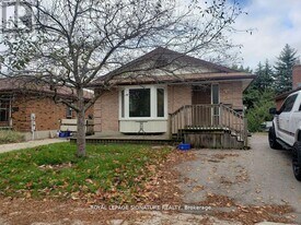 32 Albion St in Kitchener, ON - Building Photo