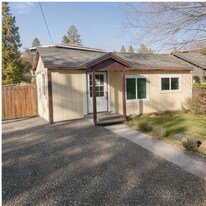 10 SE Roosevelt Ave in Bend, OR - Building Photo