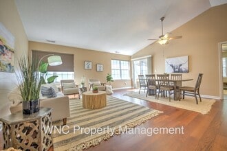 302 Creeks End Cir in Mills River, NC - Building Photo - Building Photo