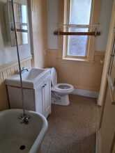 37 Clinton Ave in Holyoke, MA - Building Photo - Building Photo
