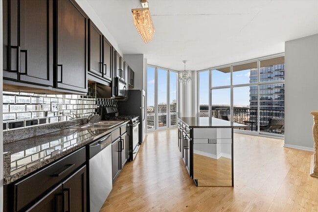 1600 S Indiana Ave, Unit 1308 in Chicago, IL - Foto de edificio - Building Photo