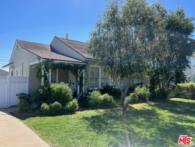 6426 W 83rd St in Los Angeles, CA - Building Photo - Building Photo