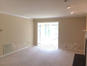 126 River Oaks Ct in Clemmons, NC - Building Photo - Building Photo