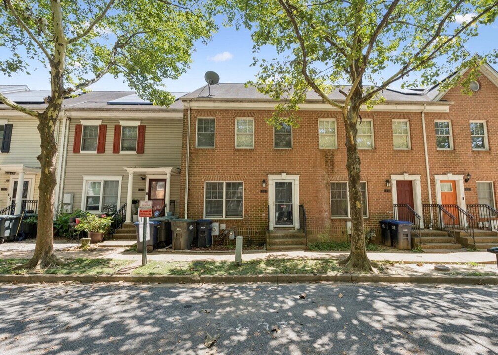 837 Hr Dr SE in Washington, DC - Building Photo