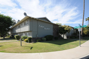 College Townhouse Apartments