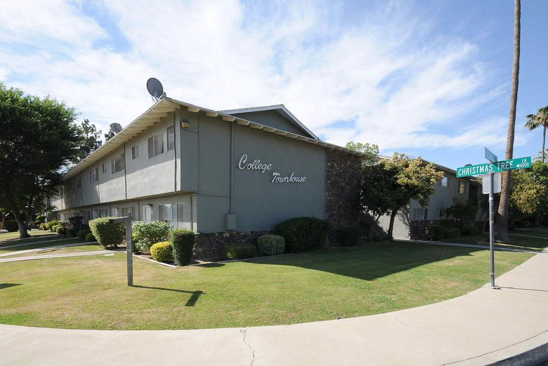 College Townhouse in Bakersfield, CA - Building Photo