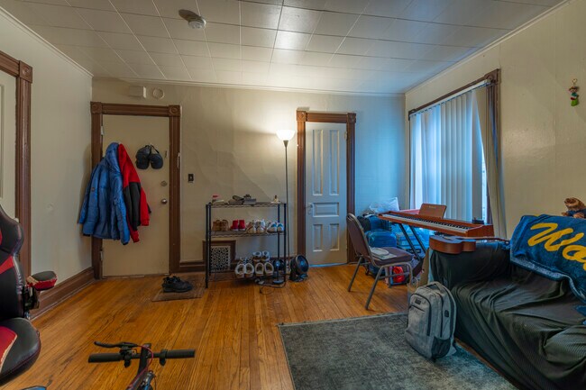 812 Mary St in Ann Arbor, MI - Building Photo - Interior Photo