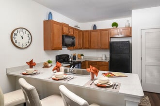 Sinclair Apartments in Columbus, OH - Building Photo - Building Photo