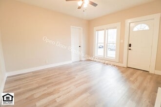 328 N State St in Kendallville, IN - Foto de edificio - Building Photo