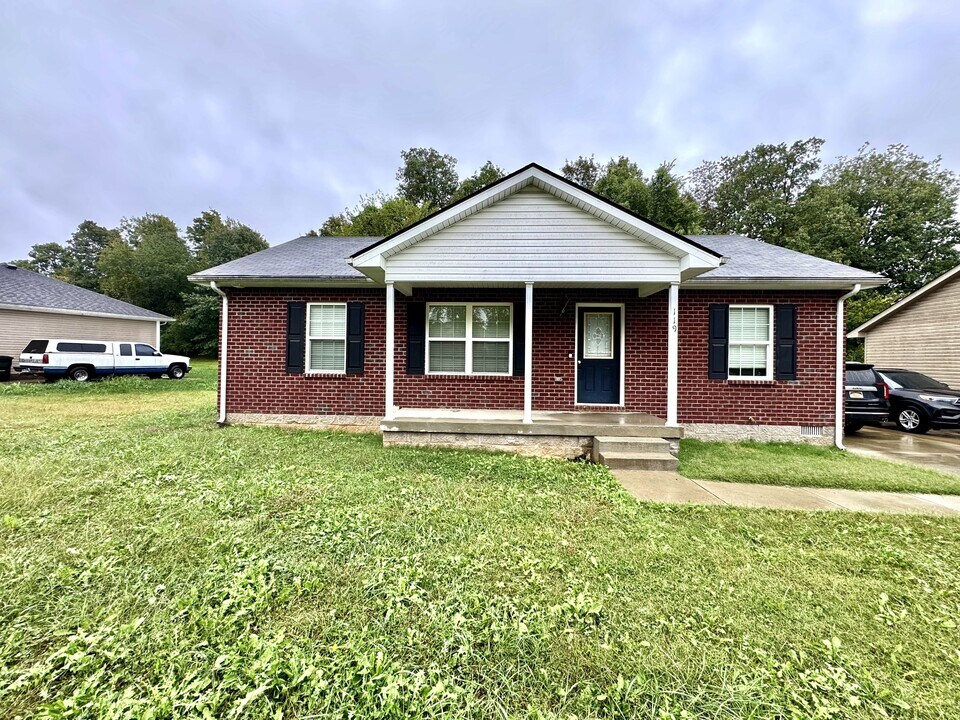119 McGowan Ave in Bardstown, KY - Foto de edificio