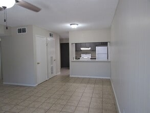 2401 E Frost St in Laredo, TX - Building Photo - Building Photo