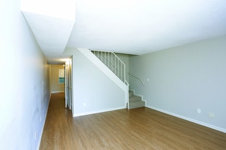 Breckenridge Apartments in Tuscaloosa, AL - Building Photo - Interior Photo