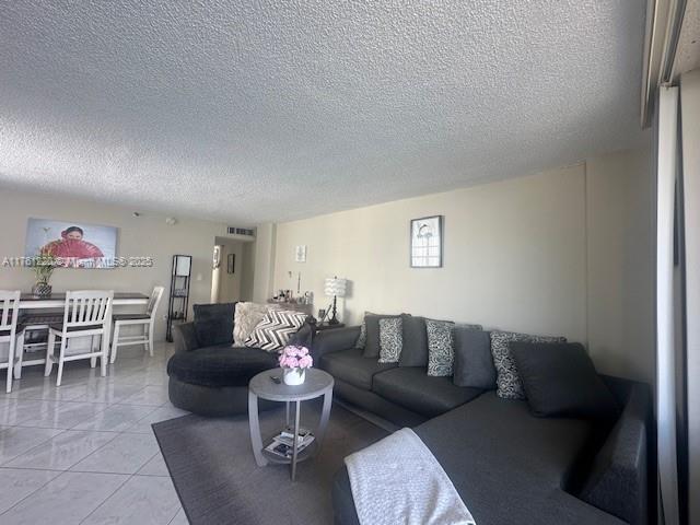 17878 N Bay Rd in Sunny Isles Beach, FL - Building Photo - Building Photo