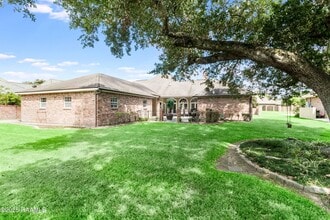 102 Bear Creek Ct in Broussard, LA - Building Photo - Building Photo