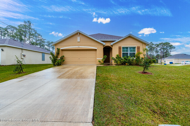 392 Ocarina St SW in Palm Bay, FL - Foto de edificio - Building Photo