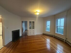 18 Holyoke Rd, Unit 18 in Somerville, MA - Foto de edificio - Building Photo