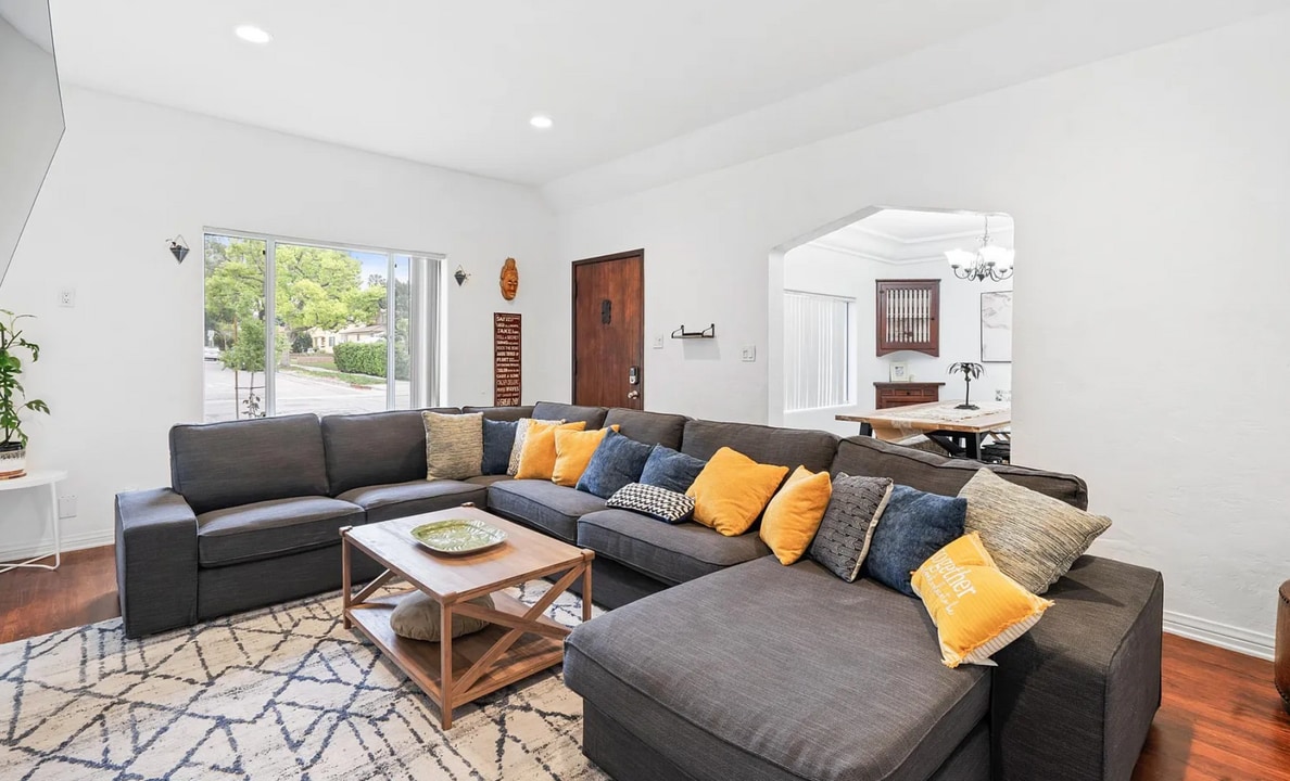 527 Chester St in Glendale, CA - Building Photo