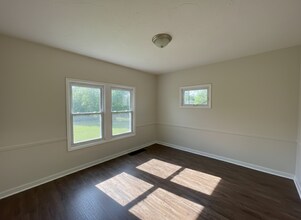 9604 Park Heights Ave in Garfield Heights, OH - Building Photo - Building Photo