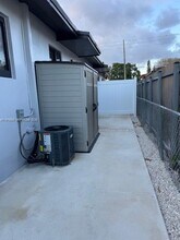 6752 SW 21st St in Miami, FL - Building Photo - Building Photo