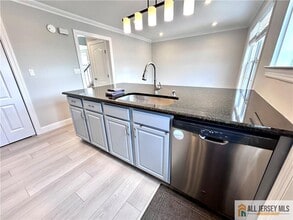 24 Mochen Ct in Sayreville, NJ - Building Photo - Building Photo
