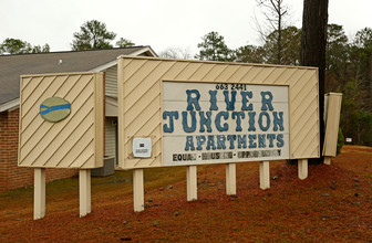 River Junction Apartments in Chattahoochee, FL - Foto de edificio - Building Photo