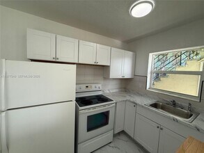 855 W 29th St in Hialeah, FL - Building Photo - Building Photo