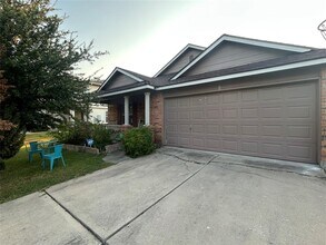 108 Easy St in Hutto, TX - Building Photo - Building Photo