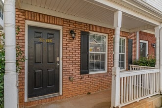 Room in Condo on Ginnis Rd in Atlanta, GA - Building Photo - Building Photo