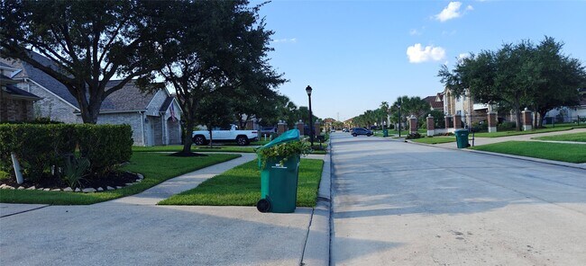 10203 Ripple Lake Dr in Houston, TX - Building Photo - Building Photo