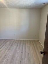 324 N 4th St in Clairton, PA - Building Photo - Building Photo